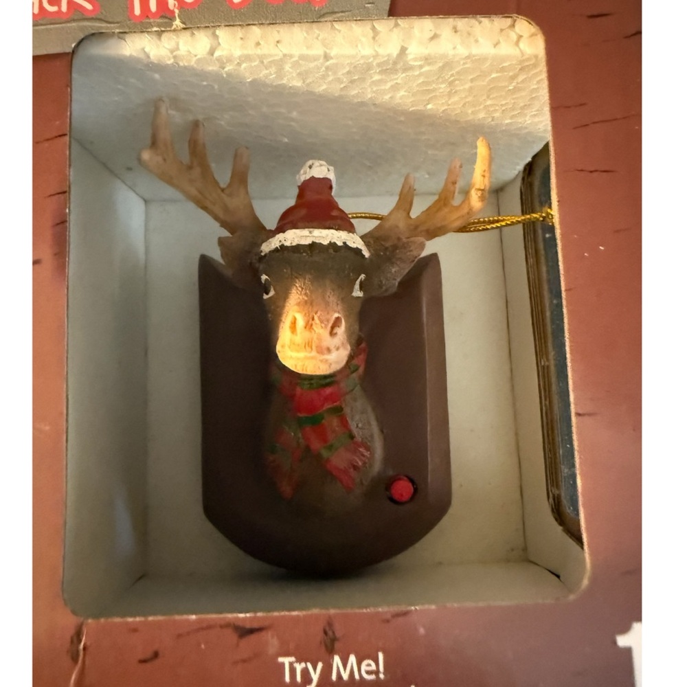 2015 Gemmy Buck The Deer Trophy Wall Mounted Singing 3” Christmas Ornament New